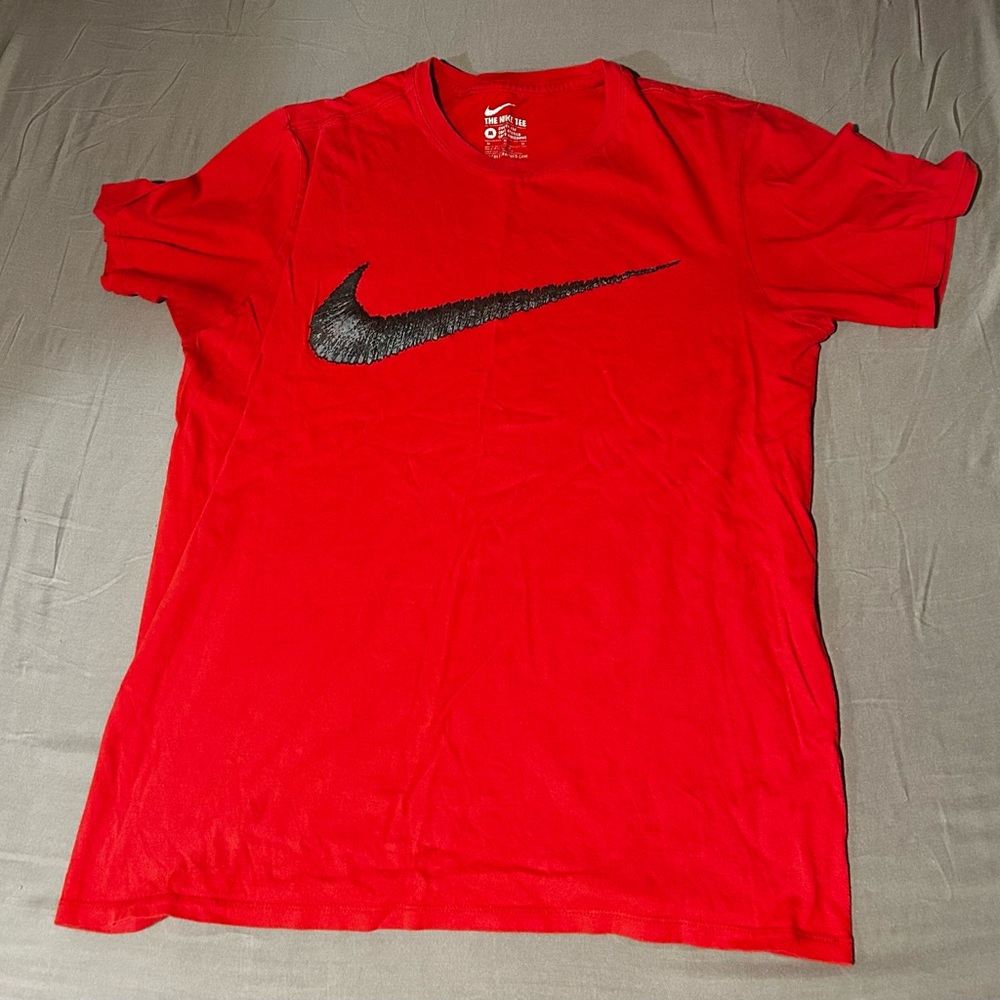NIKE graphic ✔️t-shirt